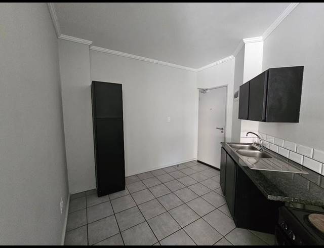 2 BEDROOM PROPERTY TO RENT IN FLORIDA